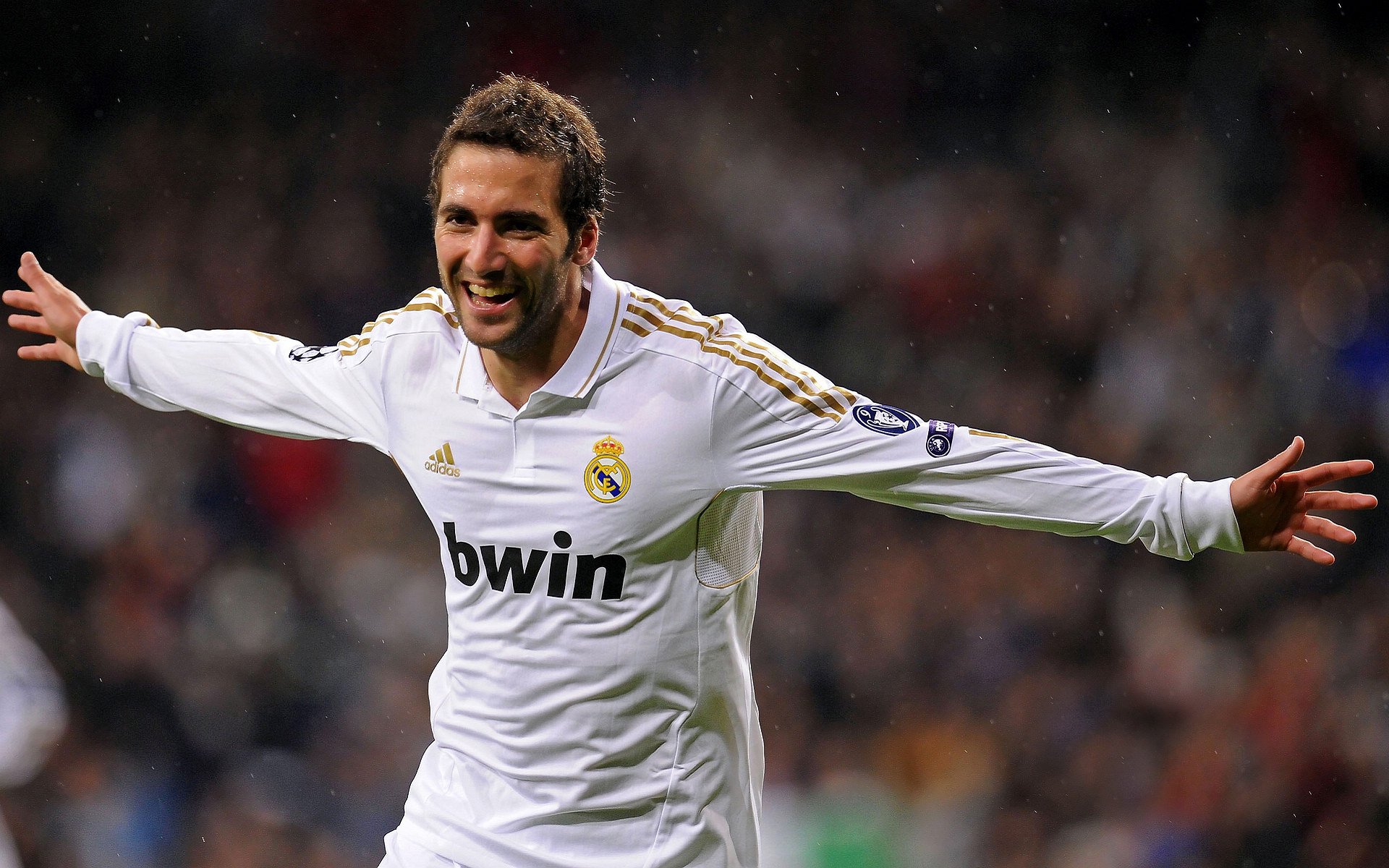 拜仁锋线新星持续发光，成为欧洲最具潜力的年轻球员，拜仁横扫欧洲